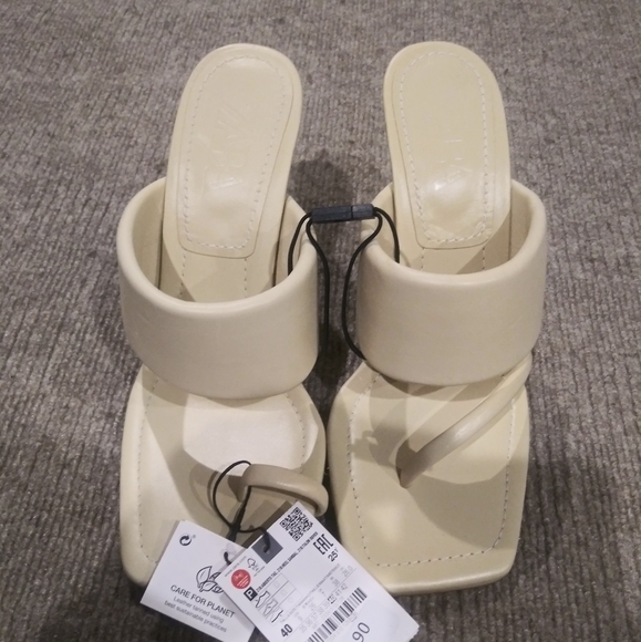 COPY - Zara beige asymmetrical leather heeled San…